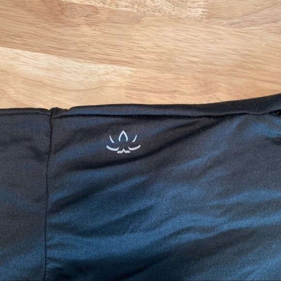 Beyond Yoga Black Infinity Scarf with zipper pocket - Picture 7 of 9